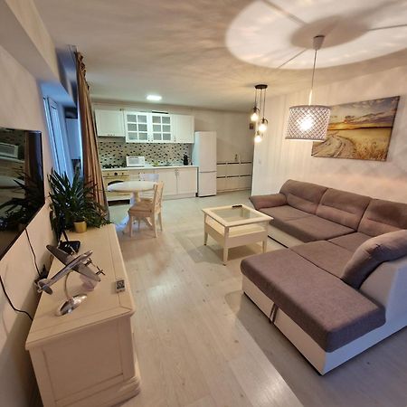 Wizz Pilot Residence Отопени Экстерьер фото